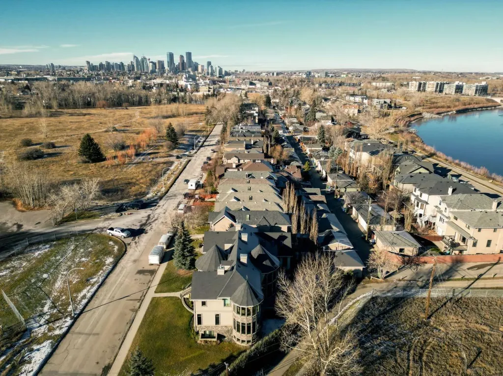 2248 9 Avenue SE Calgary AB T2G 5P7