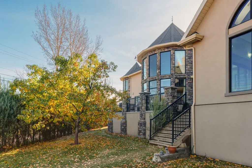 2248 9 Avenue SE Calgary AB T2G 5P7