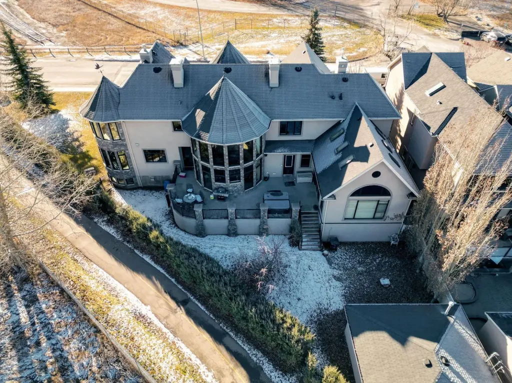 2248 9 Avenue SE Calgary AB T2G 5P7