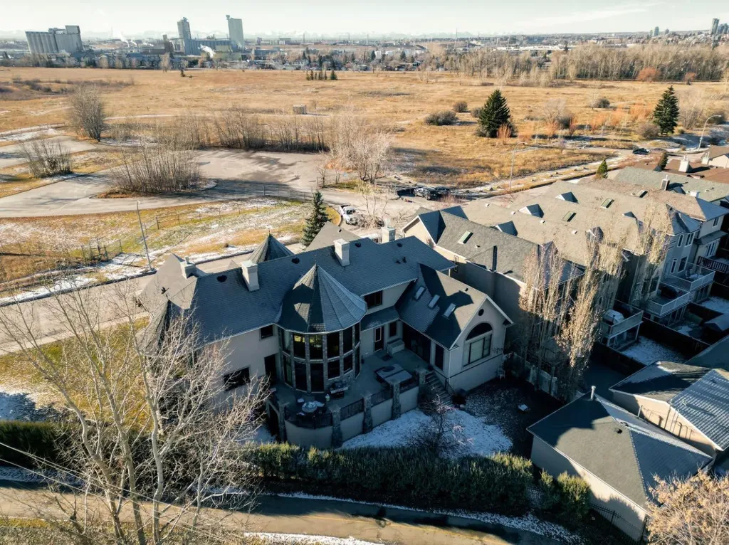 2248 9 Avenue SE Calgary AB T2G 5P7