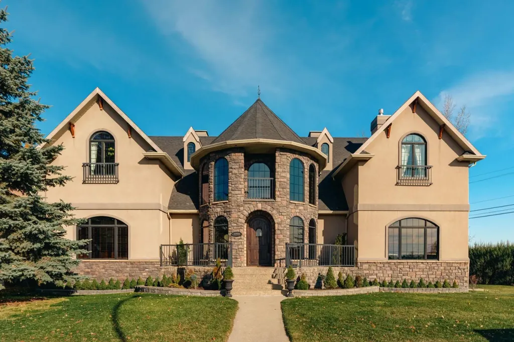 2248 9 Avenue SE Calgary AB T2G 5P7