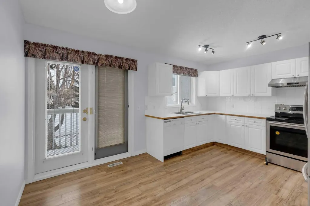 200 Sandstone Drive NW Calgary AB T3K 4N7
