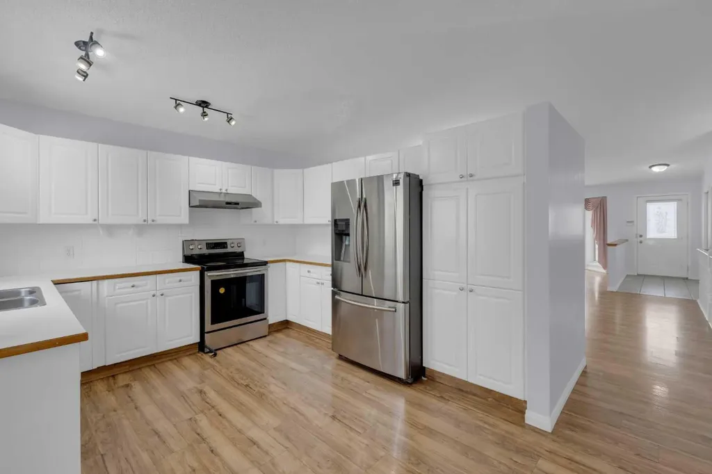 200 Sandstone Drive NW Calgary AB T3K 4N7