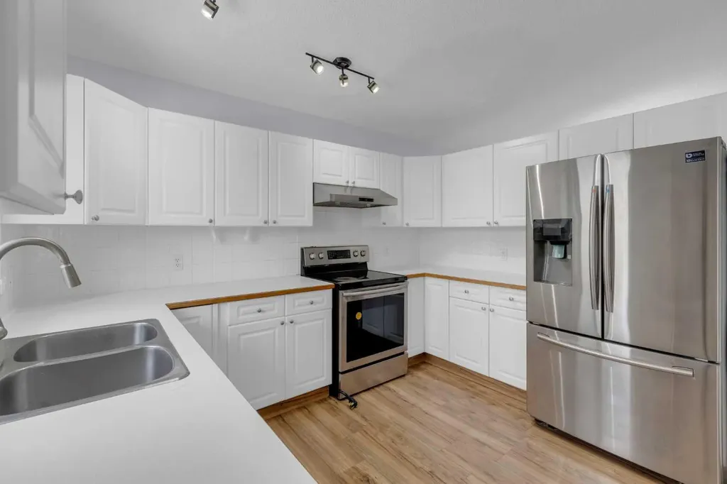 200 Sandstone Drive NW Calgary AB T3K 4N7