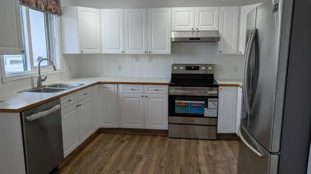 200 Sandstone Drive NW Calgary AB T3K 4N7