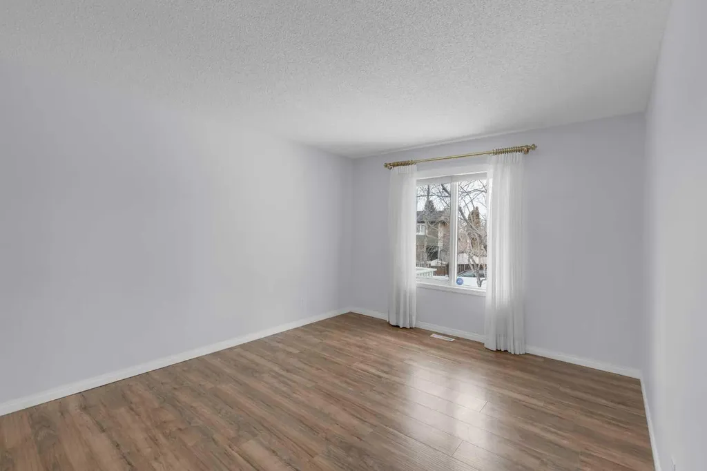 200 Sandstone Drive NW Calgary AB T3K 4N7