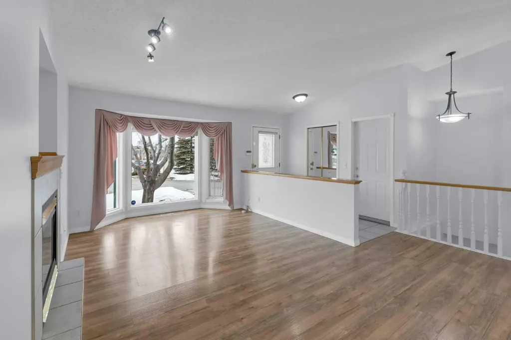 200 Sandstone Drive NW Calgary AB T3K 4N7