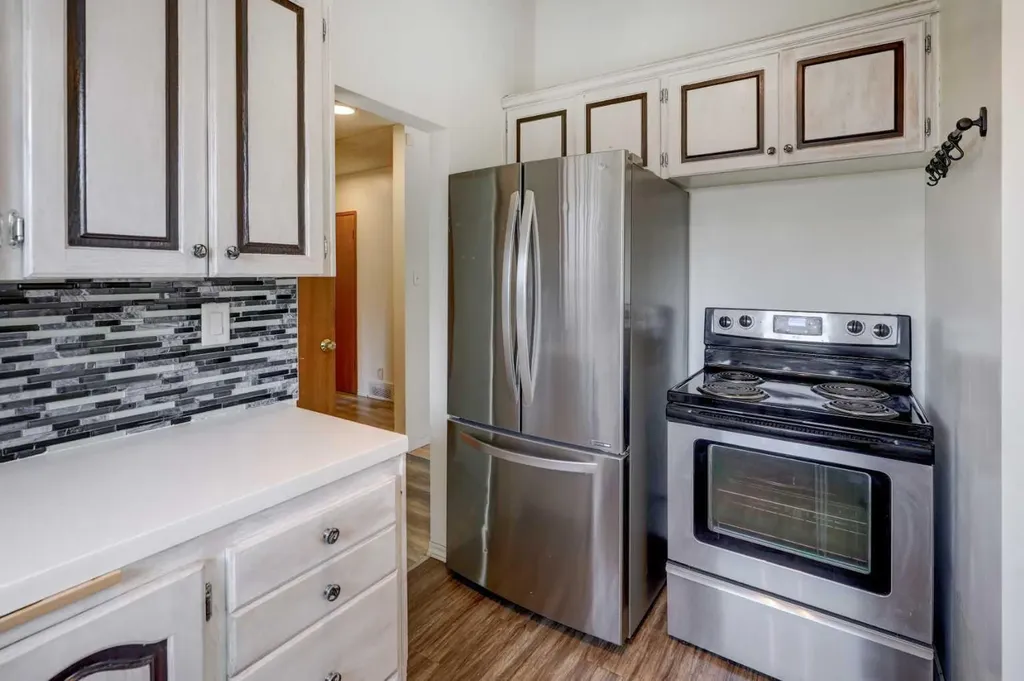 4721 Edmonton Trail NE Calgary AB T2E 3V7