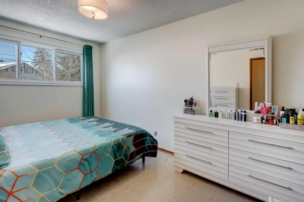 4721 Edmonton Trail NE Calgary AB T2E 3V7
