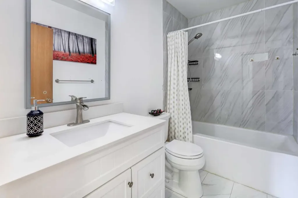 4721 Edmonton Trail NE Calgary AB T2E 3V7