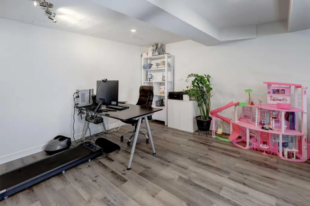 4721 Edmonton Trail NE Calgary AB T2E 3V7