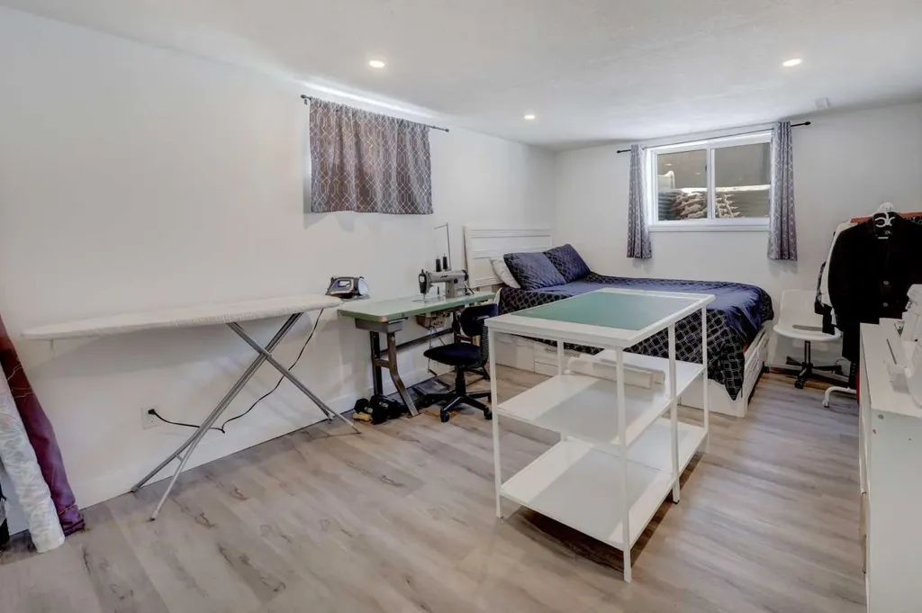 4721 Edmonton Trail NE Calgary AB T2E 3V7