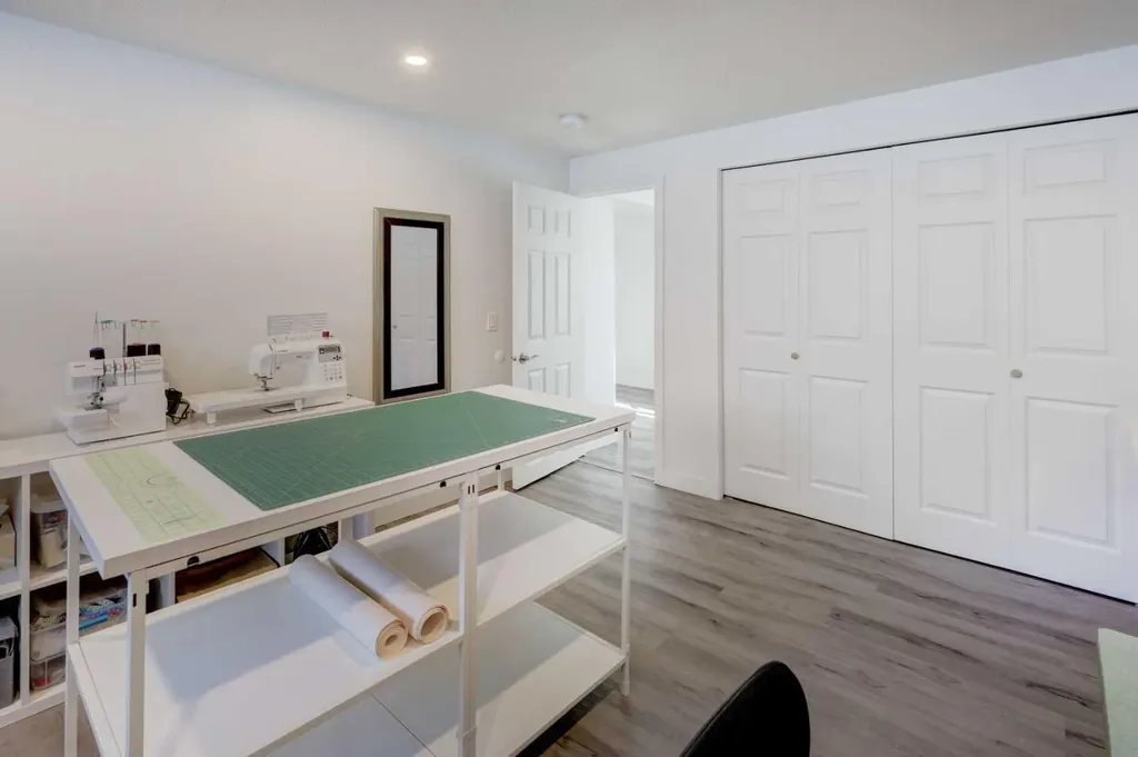 4721 Edmonton Trail NE Calgary AB T2E 3V7
