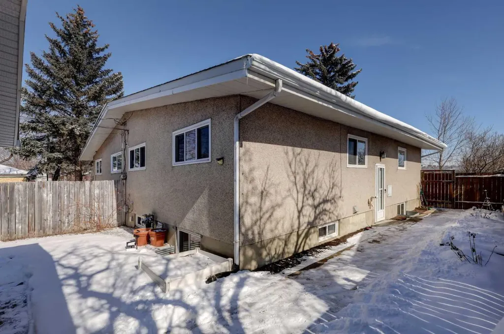 4721 Edmonton Trail NE Calgary AB T2E 3V7