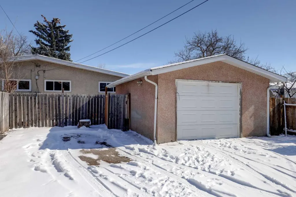 4721 Edmonton Trail NE Calgary AB T2E 3V7