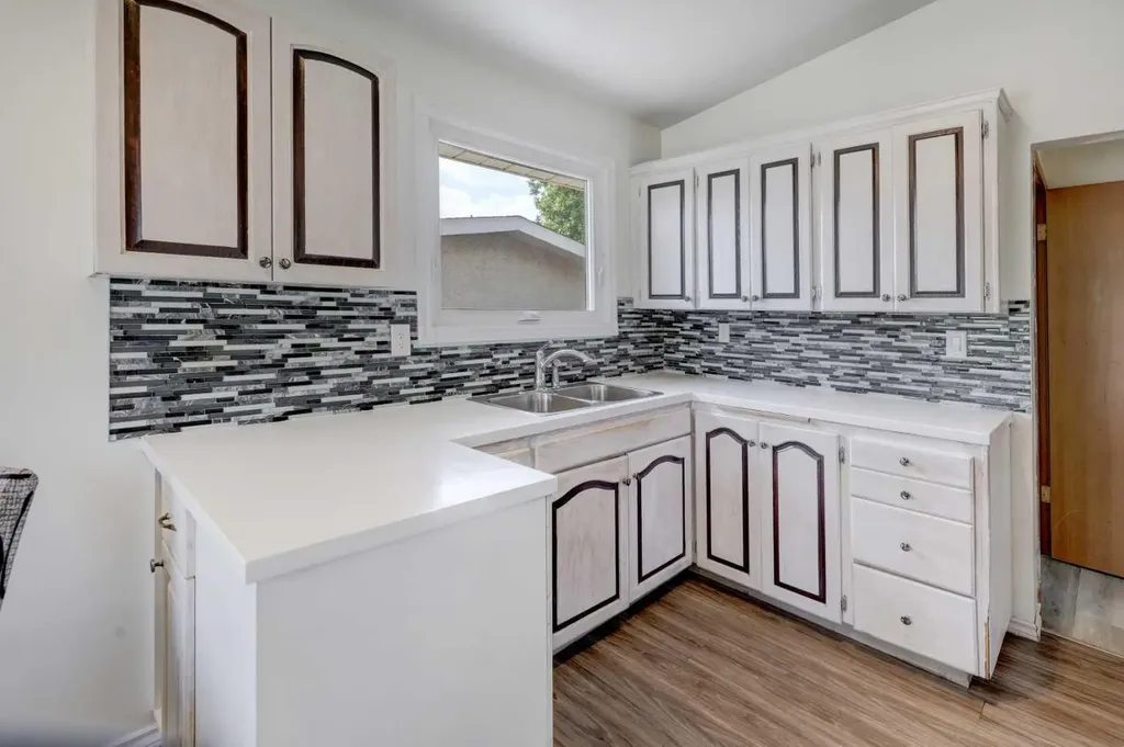 4721 Edmonton Trail NE Calgary AB T2E 3V7