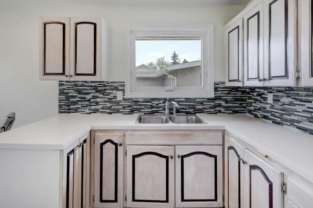 4721 Edmonton Trail NE Calgary AB T2E 3V7