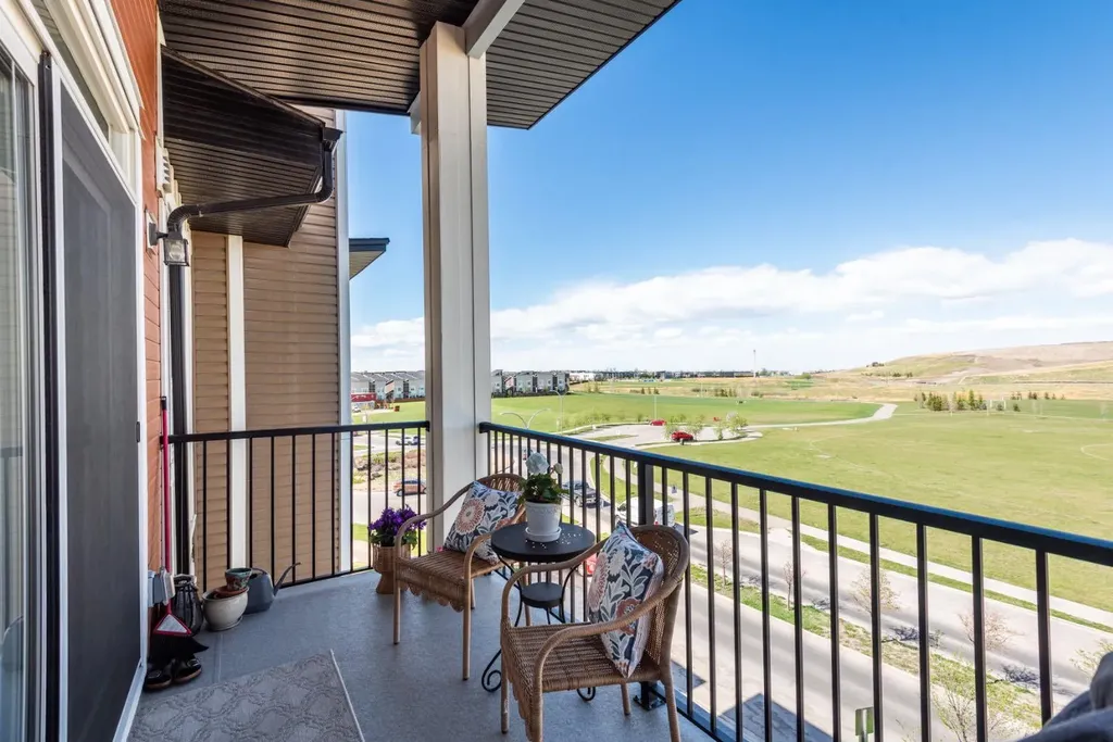 10 Walgrove Walk SE Calgary AB T2X 4E3