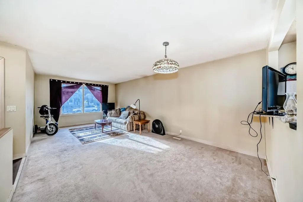 247 Bracewood Road SW Calgary AB T2W 3C2