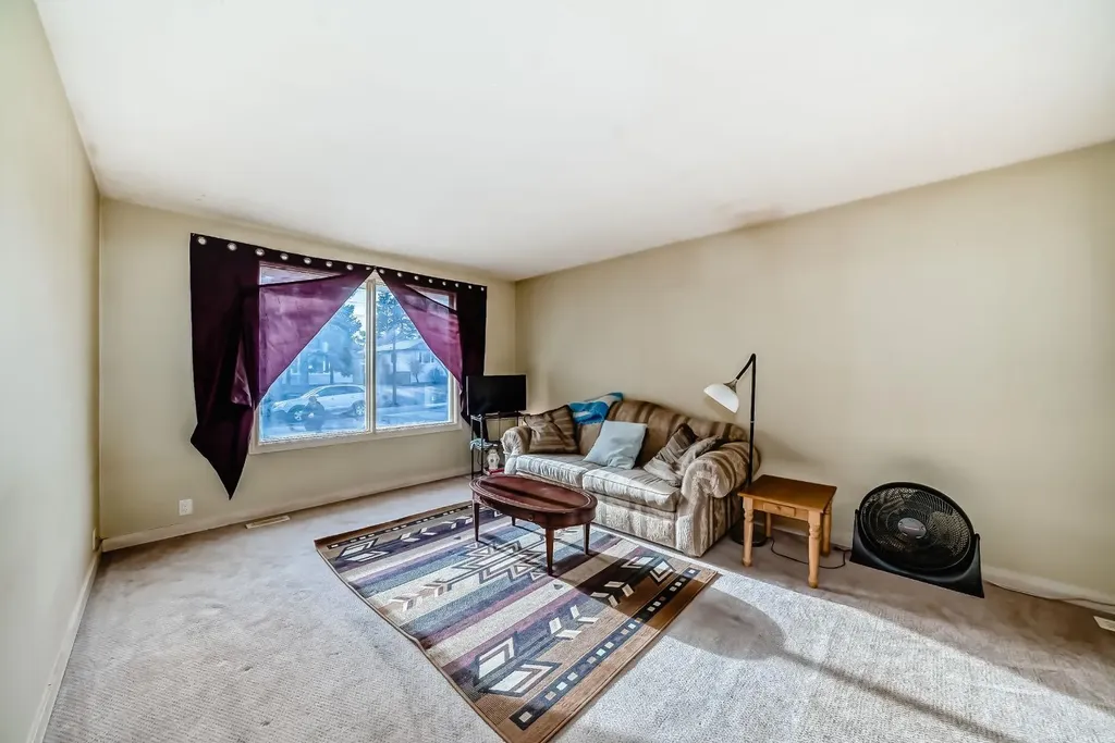 247 Bracewood Road SW Calgary AB T2W 3C2