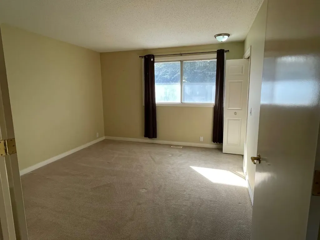 247 Bracewood Road SW Calgary AB T2W 3C2