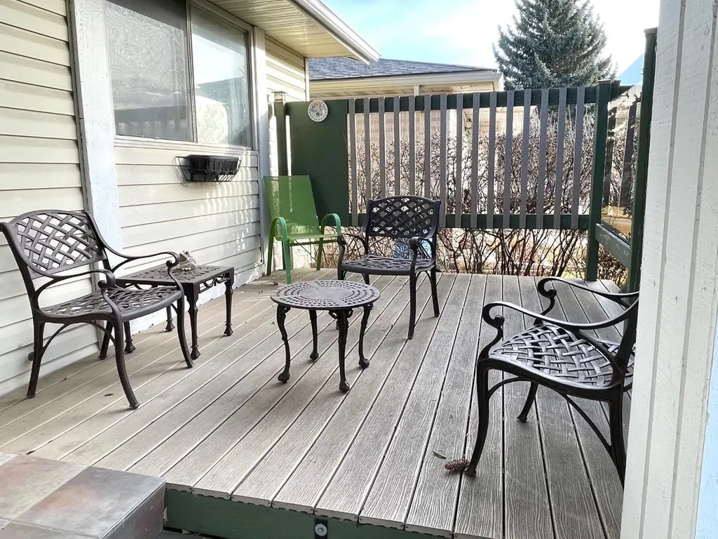 247 Bracewood Road SW Calgary AB T2W 3C2