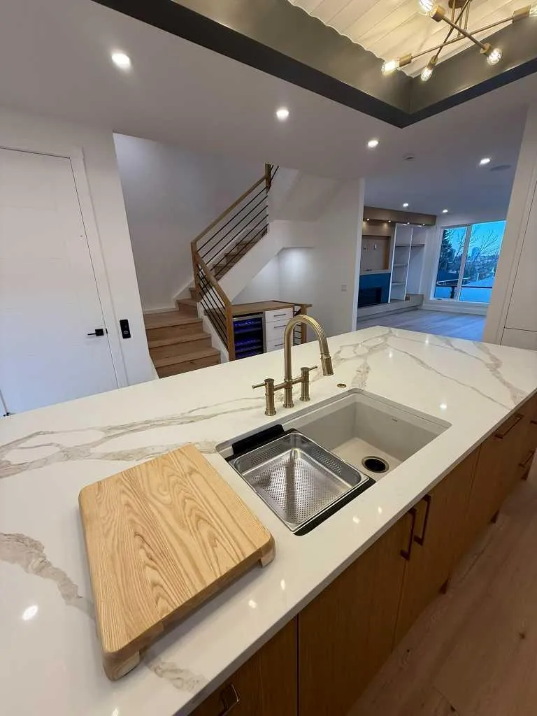 1924 10 Avenue NW Calgary AB T2N1G3