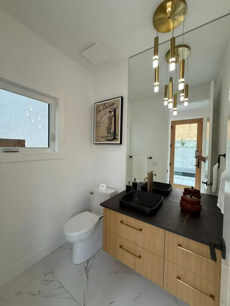 1924 10 Avenue NW Calgary AB T2N1G3