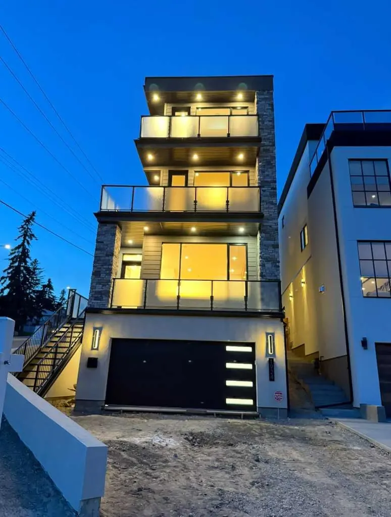 1924 10 Avenue NW Calgary AB T2N1G3