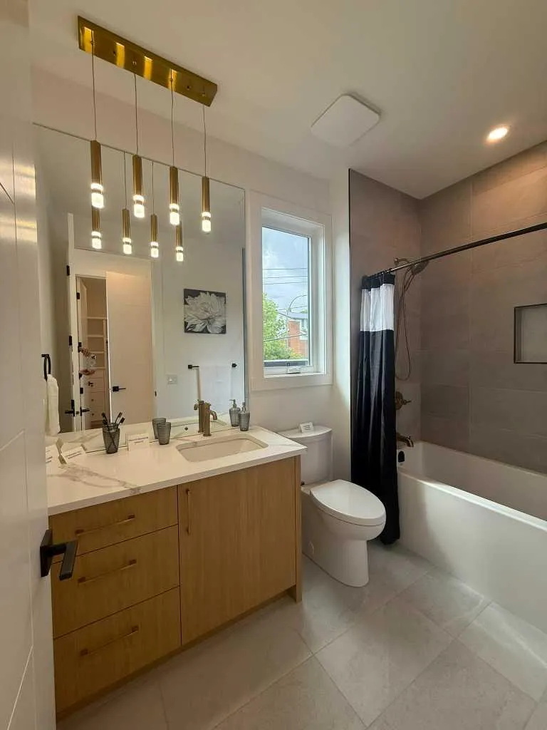 1924 10 Avenue NW Calgary AB T2N1G3