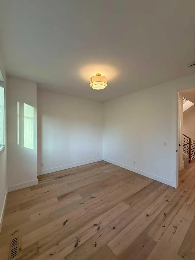 1924 10 Avenue NW Calgary AB T2N1G3
