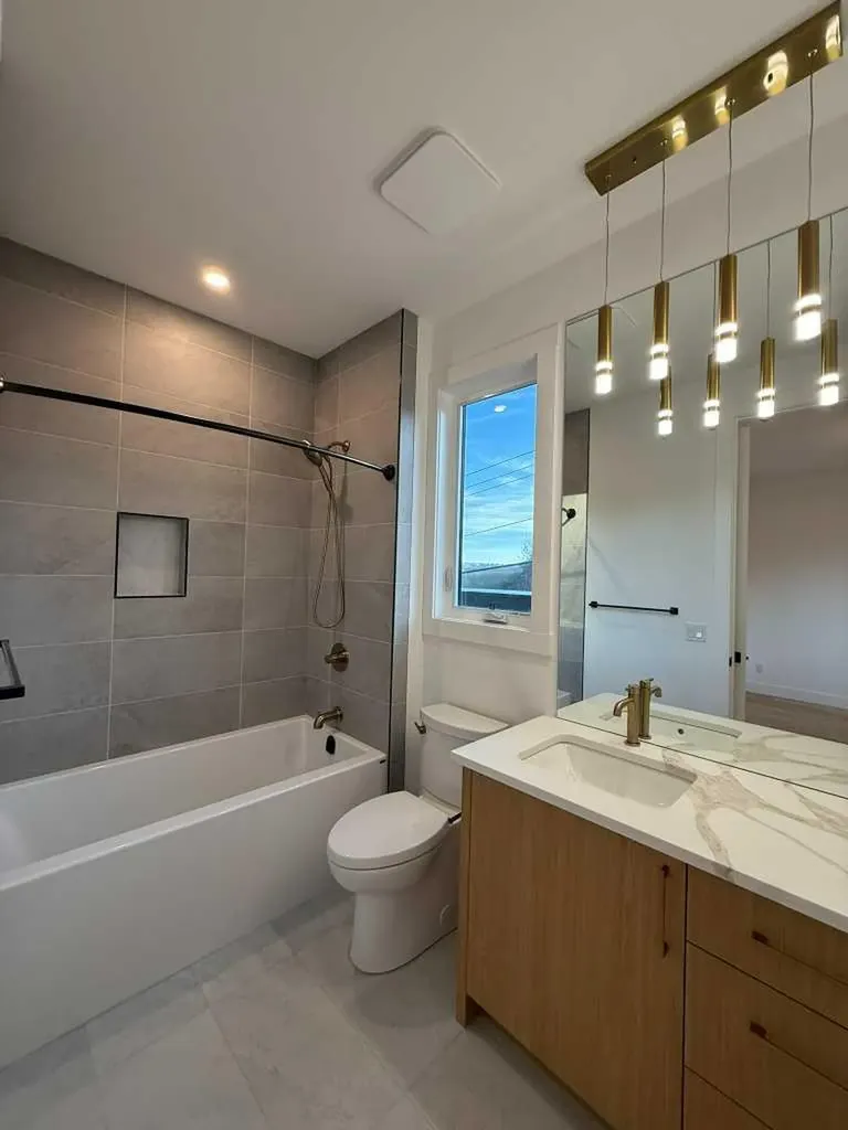 1924 10 Avenue NW Calgary AB T2N1G3