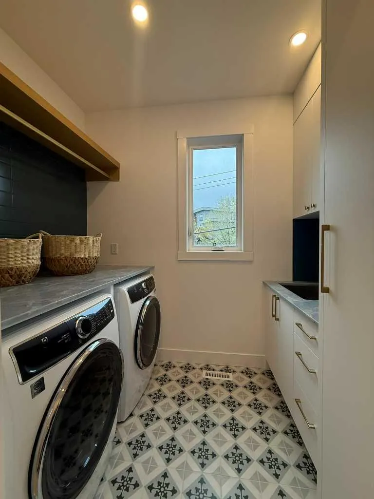 1924 10 Avenue NW Calgary AB T2N1G3