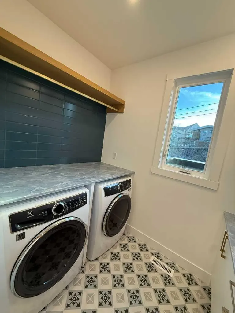 1924 10 Avenue NW Calgary AB T2N1G3