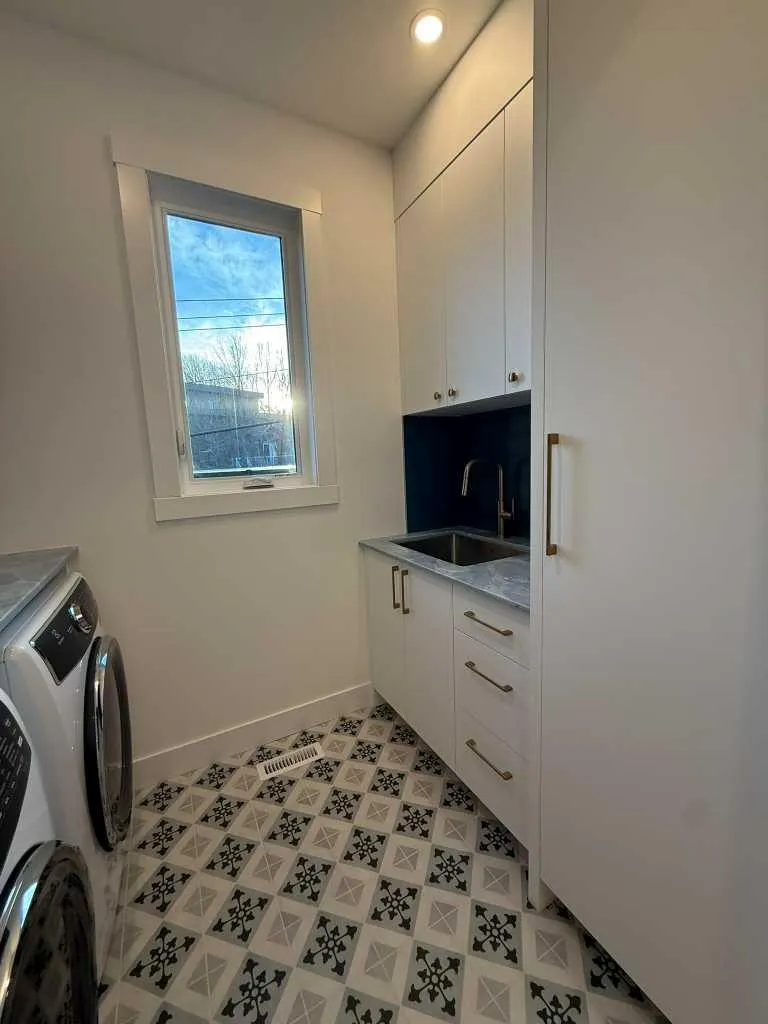 1924 10 Avenue NW Calgary AB T2N1G3