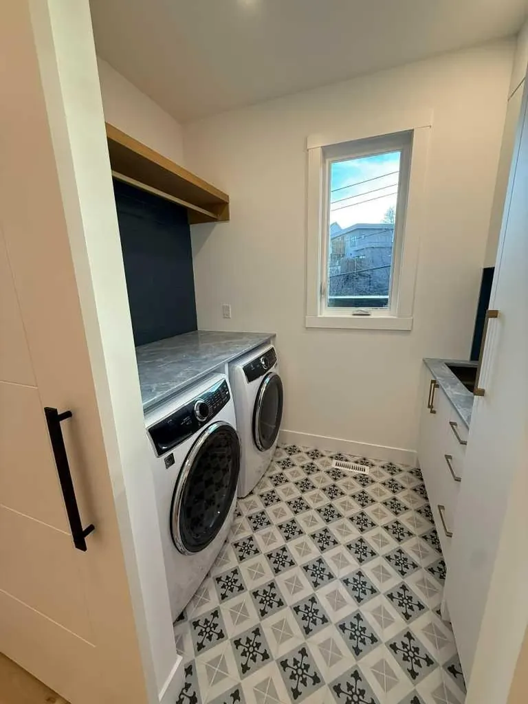 1924 10 Avenue NW Calgary AB T2N1G3