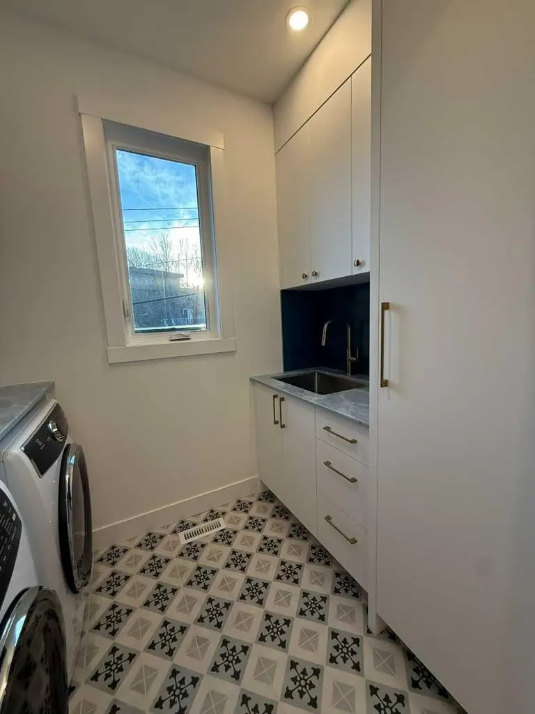 1924 10 Avenue NW Calgary AB T2N1G3