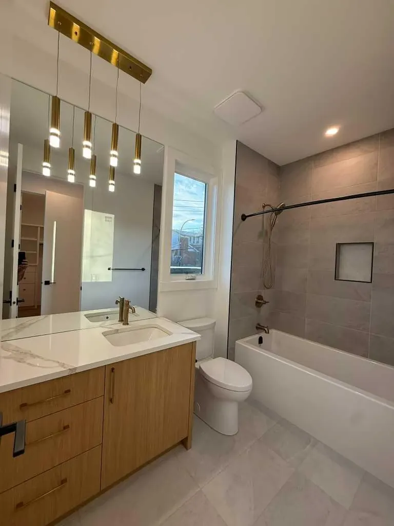 1924 10 Avenue NW Calgary AB T2N1G3