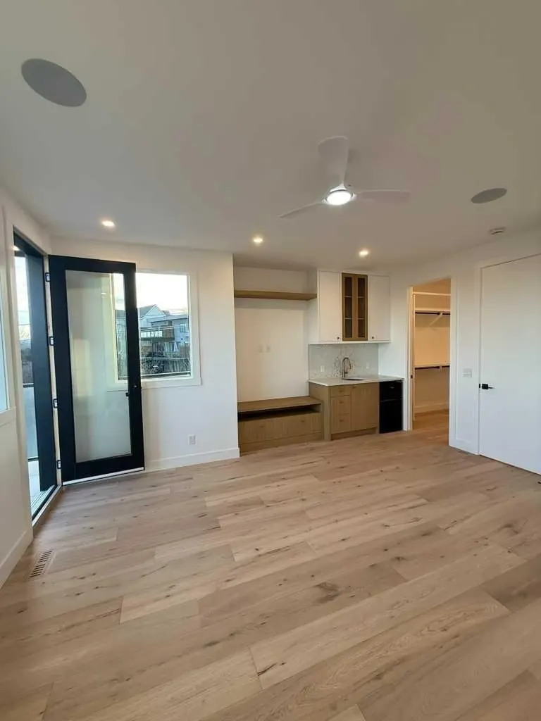 1924 10 Avenue NW Calgary AB T2N1G3