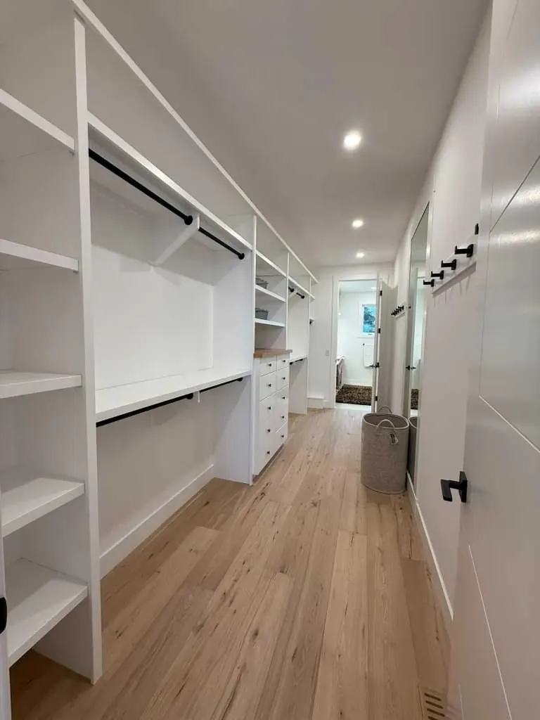 1924 10 Avenue NW Calgary AB T2N1G3
