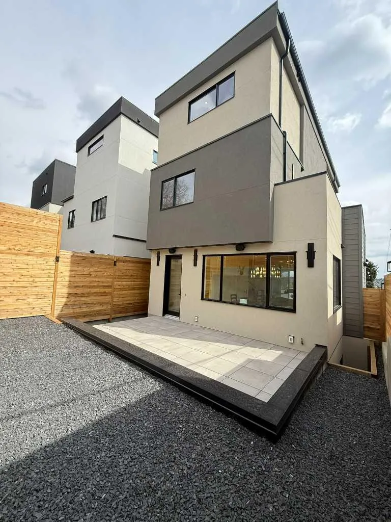 1924 10 Avenue NW Calgary AB T2N1G3