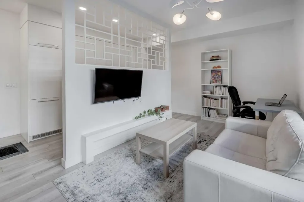 3125 39 Street NW Calgary AB T3E 2C3
