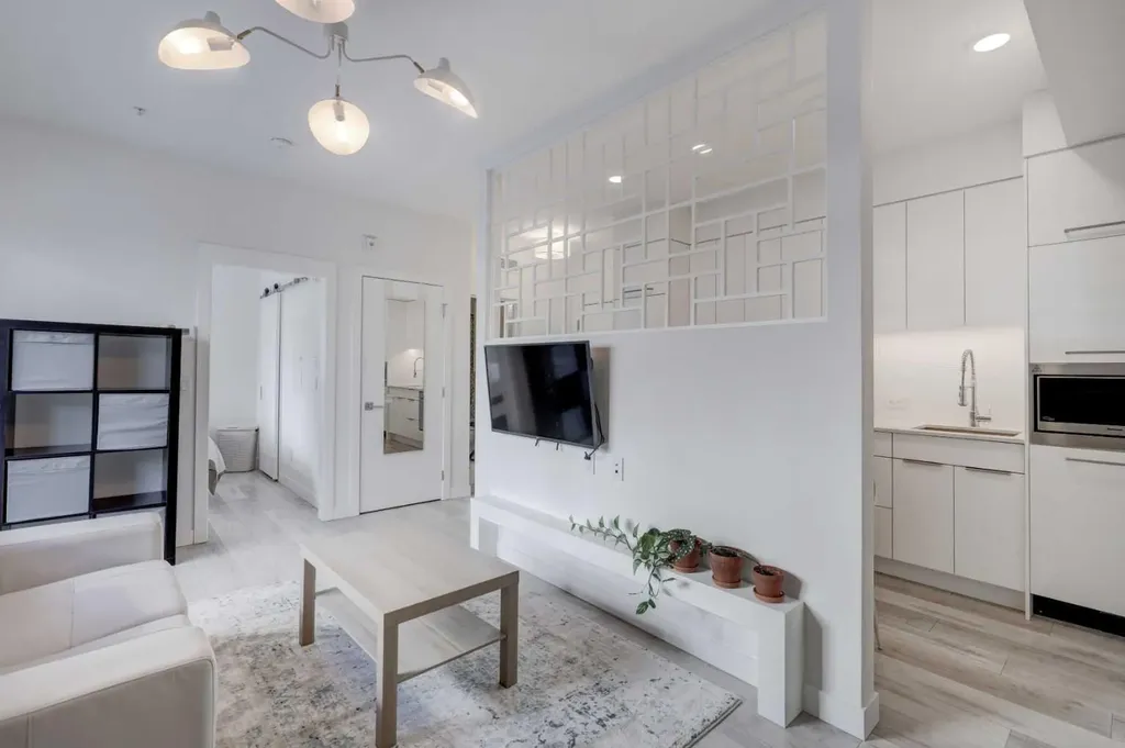 3125 39 Street NW Calgary AB T3E 2C3