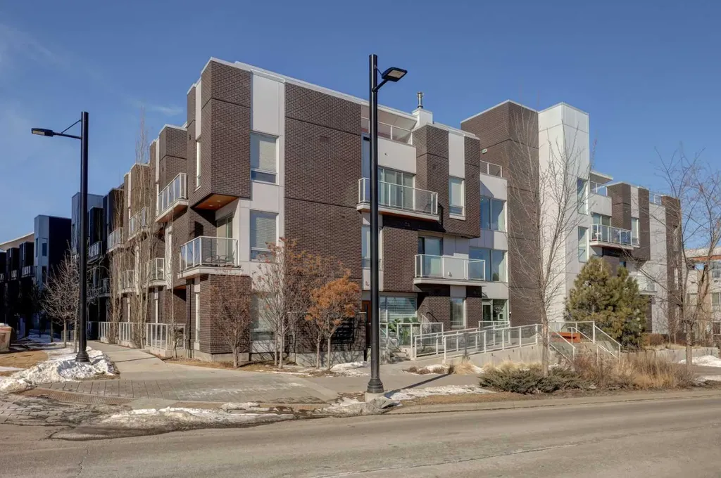3125 39 Street NW Calgary AB T3E 2C3