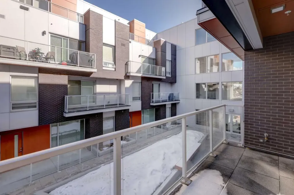 3125 39 Street NW Calgary AB T3E 2C3