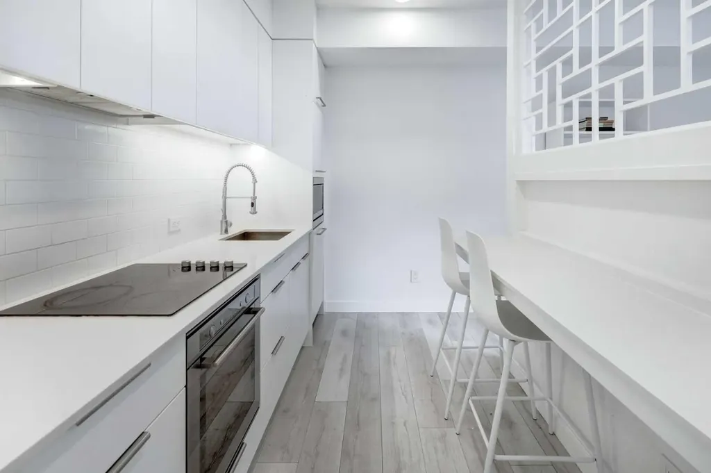 3125 39 Street NW Calgary AB T3E 2C3