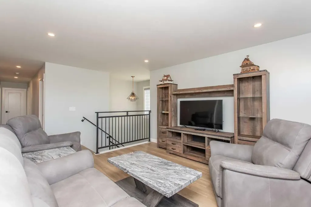18 Cameron Court Lacombe AB T4L 0K3