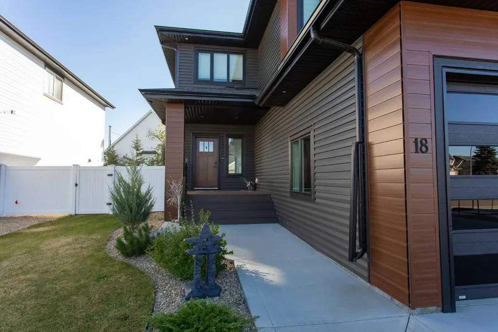 18 Cameron Court Lacombe AB T4L 0K3