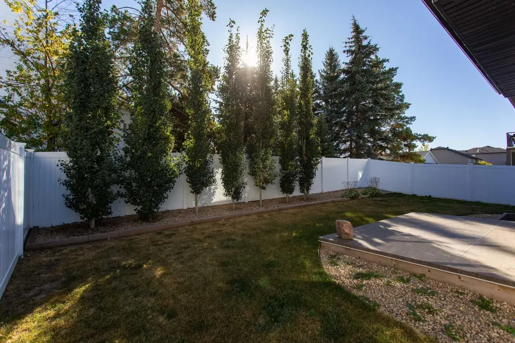 18 Cameron Court Lacombe AB T4L 0K3