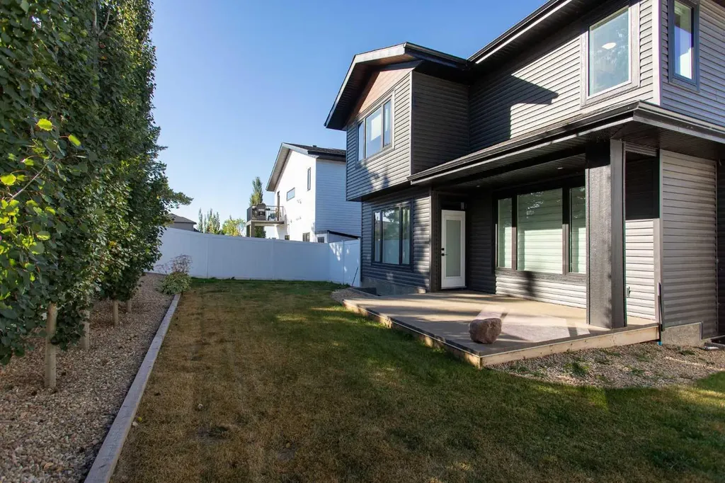 18 Cameron Court Lacombe AB T4L 0K3